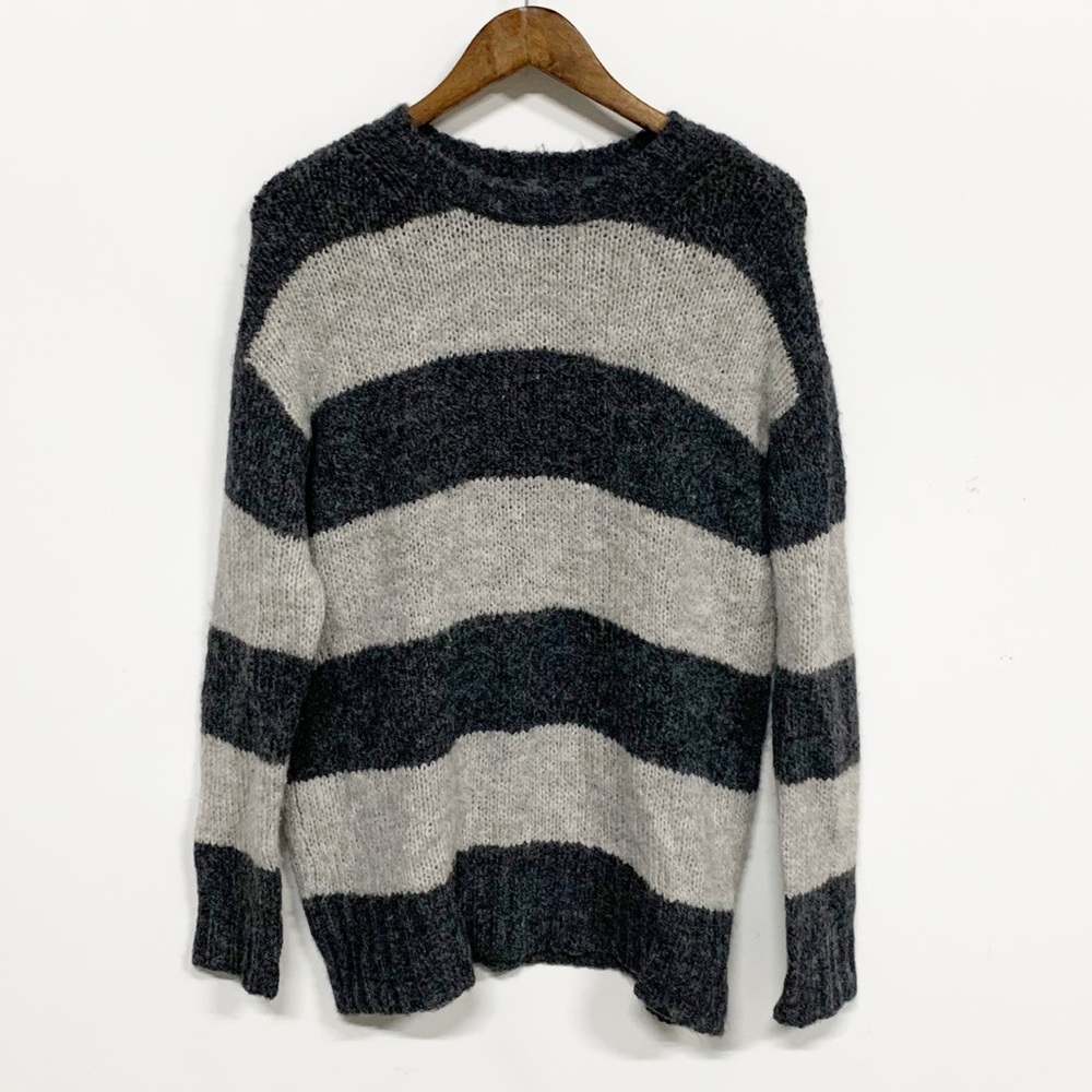 American Eagle | Gray Knit Jegging Fit Sweater M